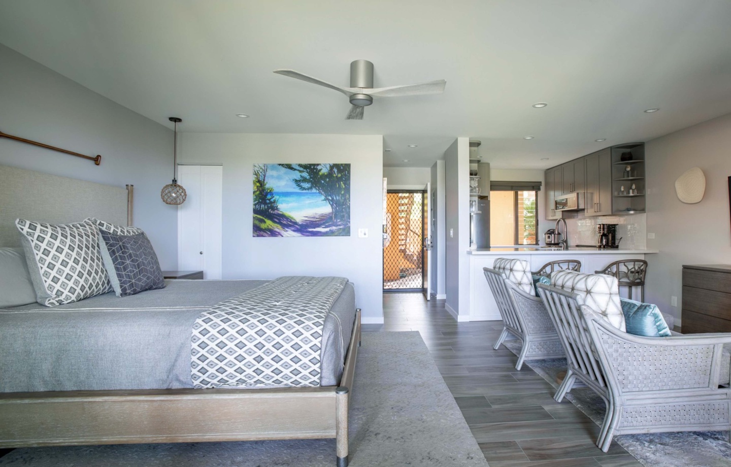 King Bed and Living Area