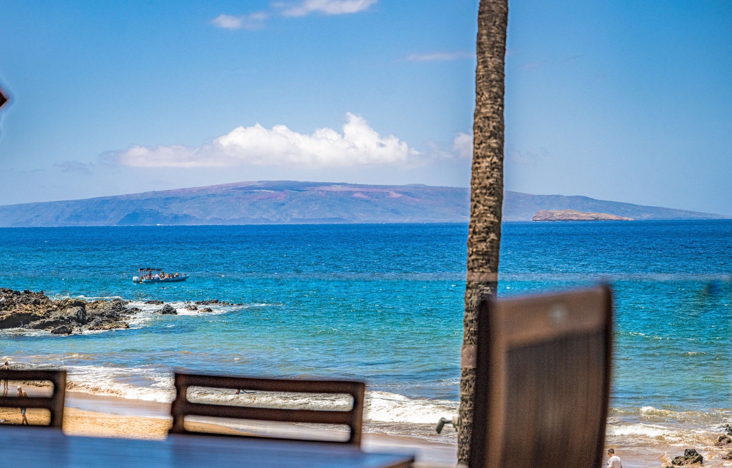 Experience an intimate Hawaiian retreat at this peaceful 2-bedroom condo right on Po'olenalena Beach