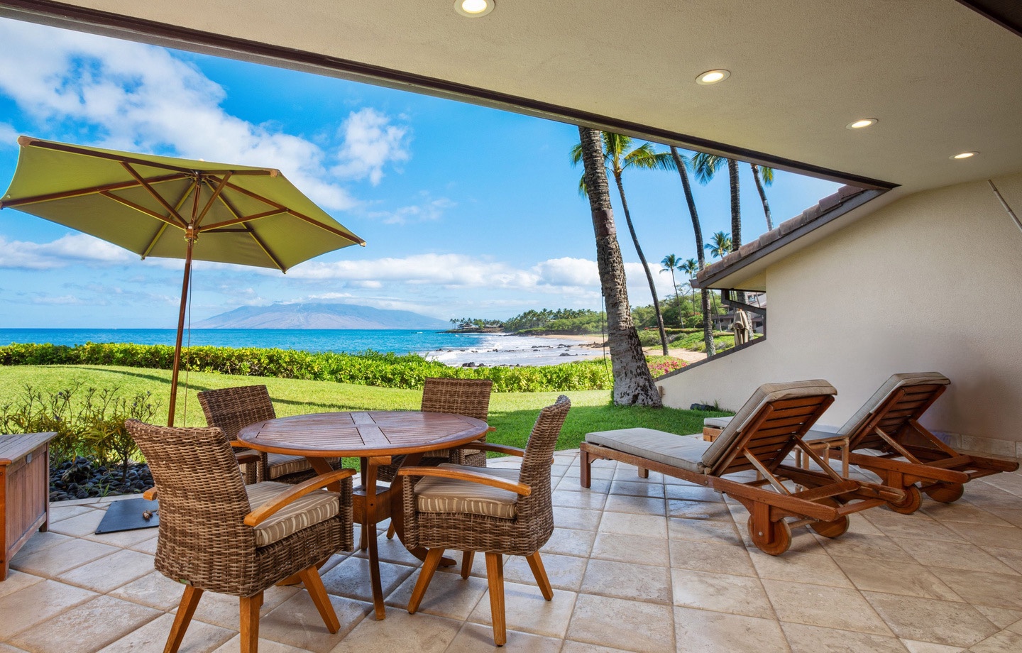 Makena Surf E102 Beachfront Resort