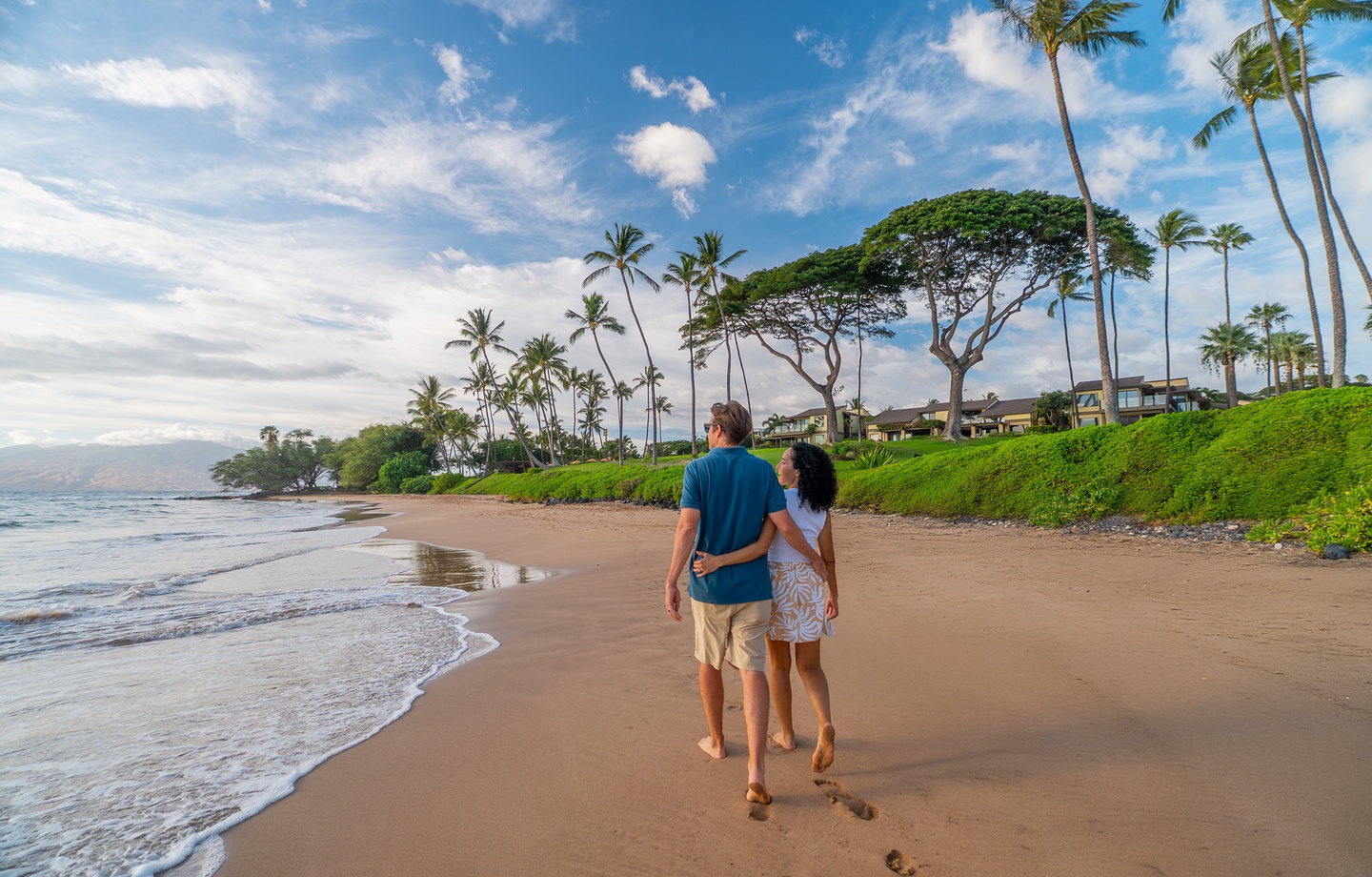 ake a scenic 3-minute walk through 34 acres of botanical gardens to Keawakapu Beach, swim in 4 resort pools, and pack easy to the oceanfront pavilion with provided beach gear.