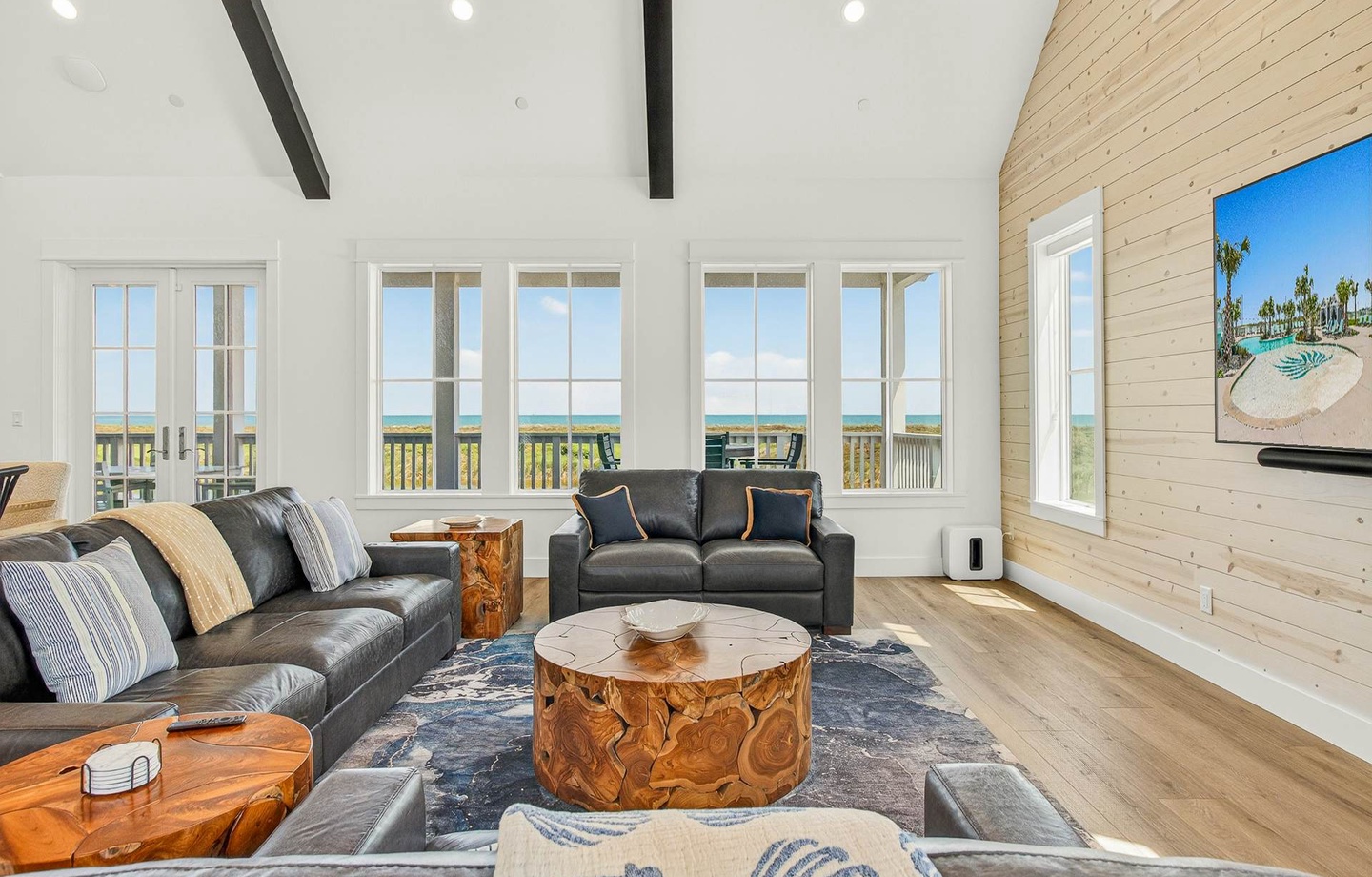 152 Sunrise Avenue | Photo 1