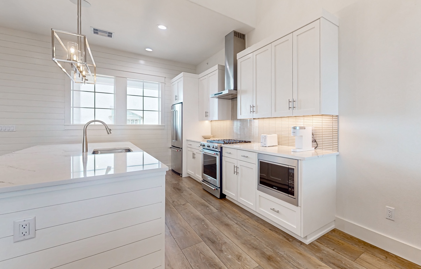 252 Sunrise Avenue | Photo 1