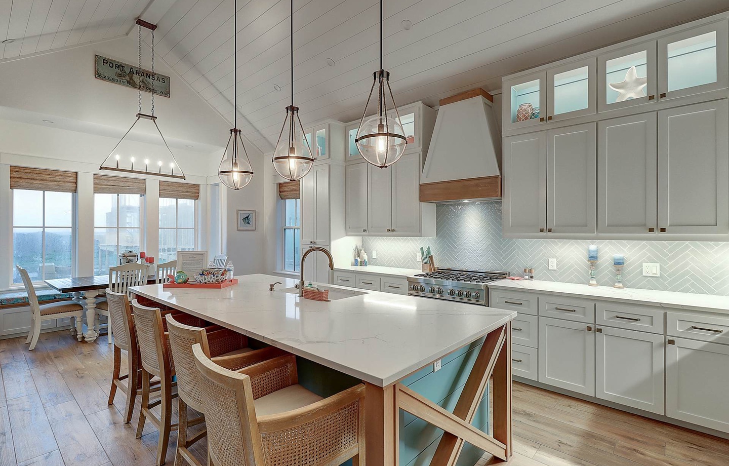 171 Sunrise Avenue | Photo 3