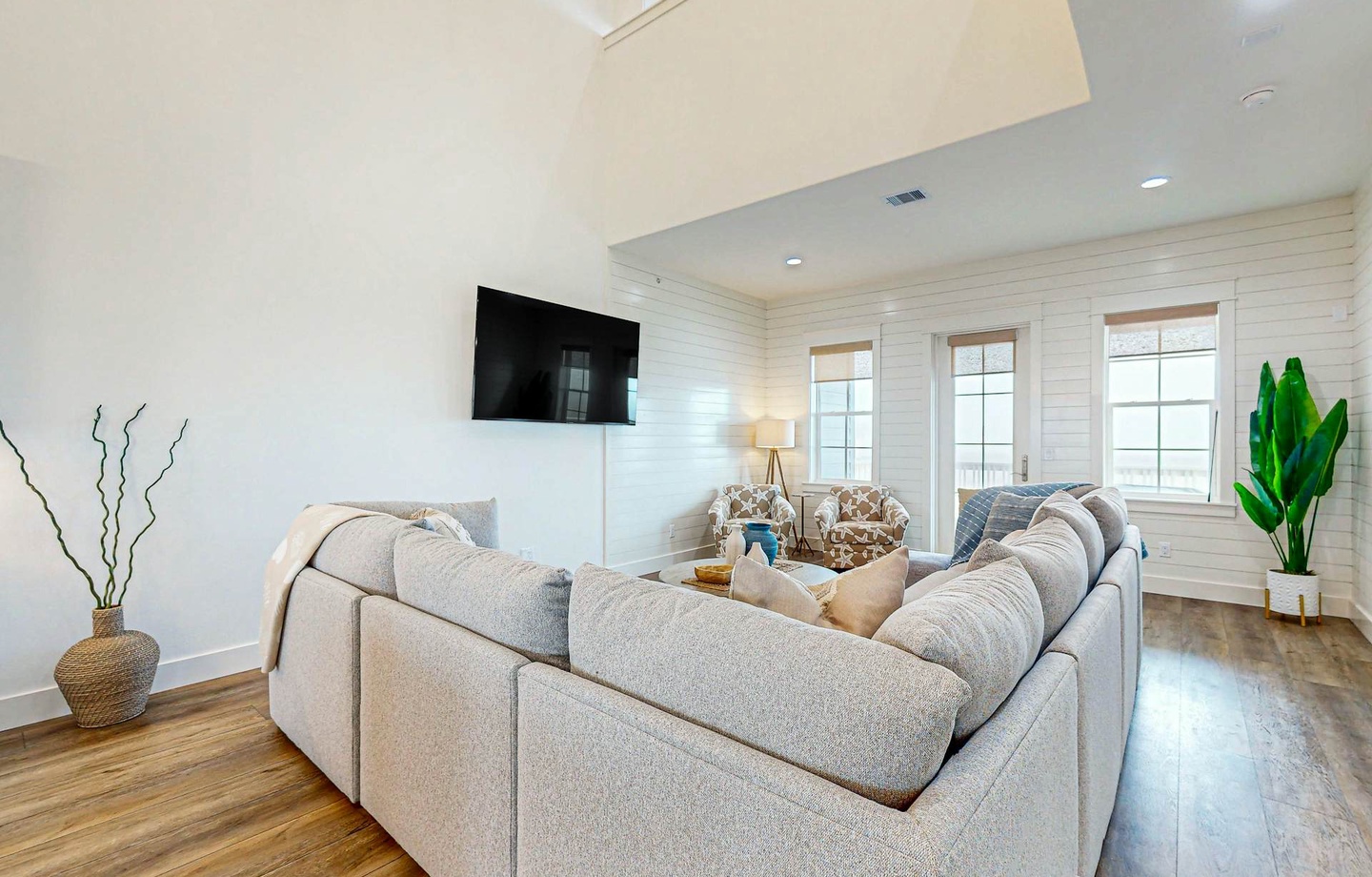 254 Sunrise Avenue | Photo 4