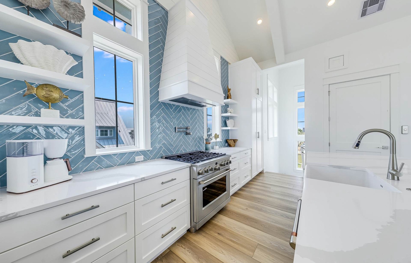 161 Sunrise Avenue | Photo 1