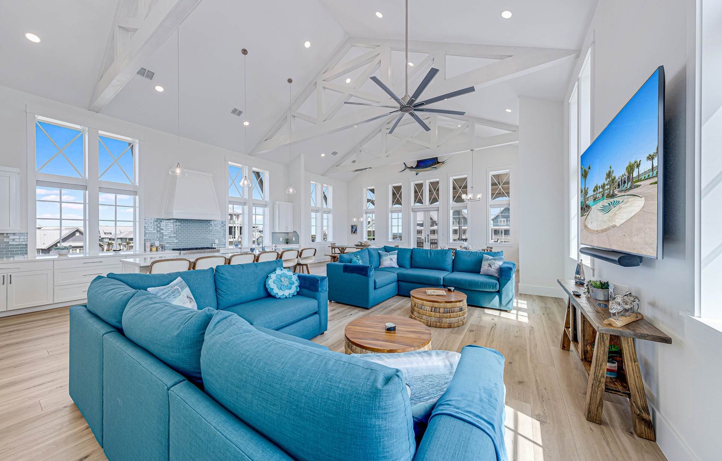 250 Sunset Avenue | Photo 2