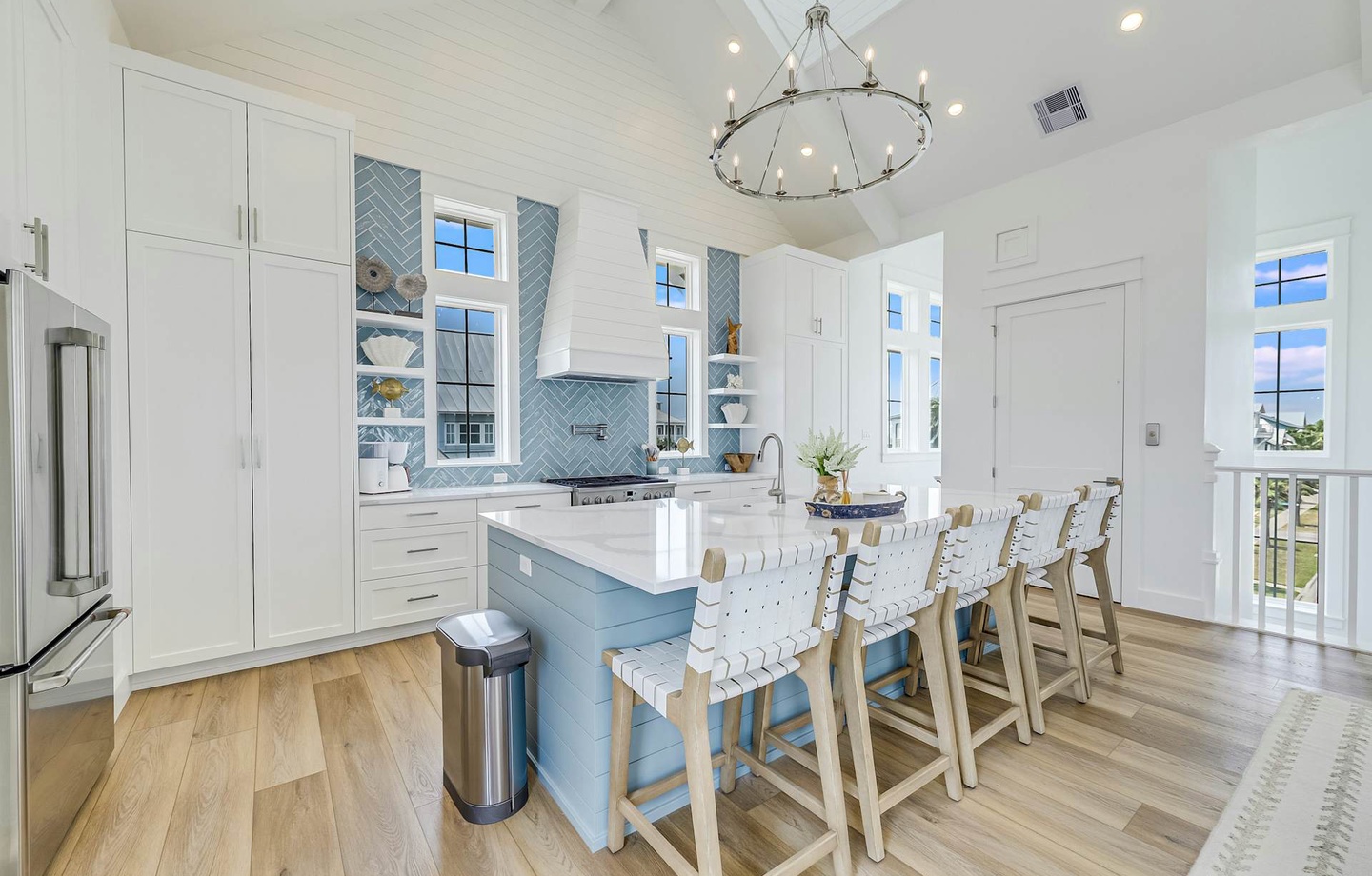 161 Sunrise Avenue | Photo 2