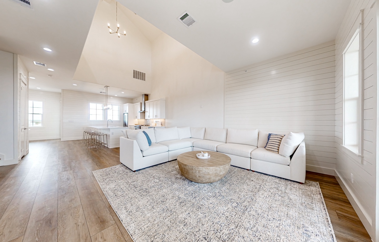252 Sunrise Avenue | Photo 2