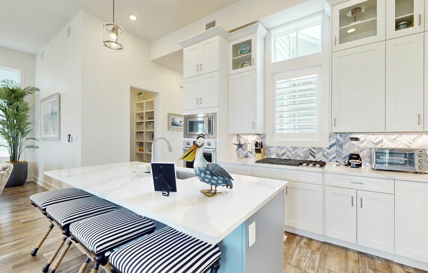 172 Sunrise Avenue | Photo 1