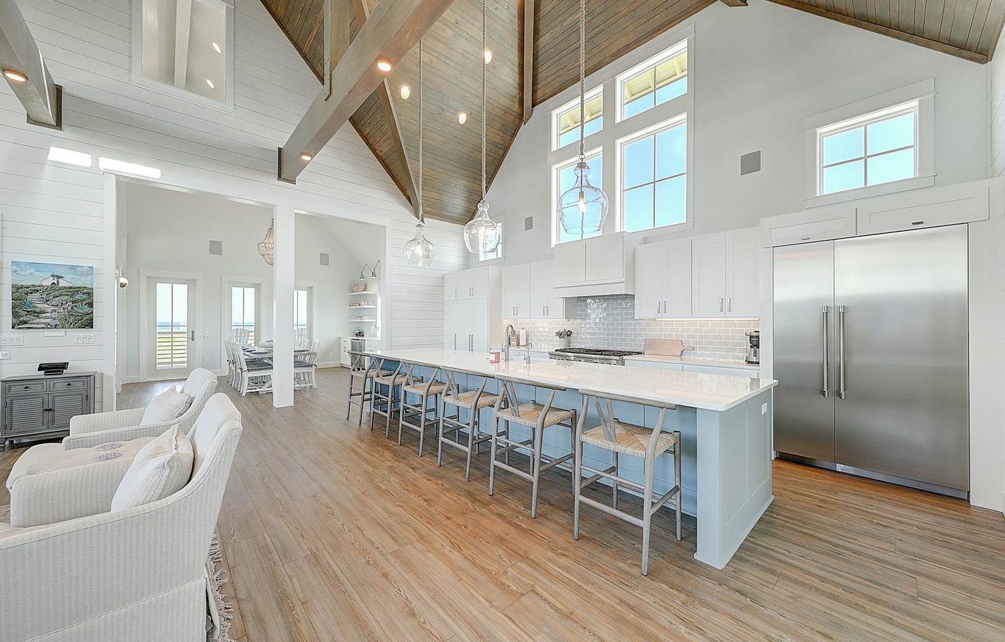 168 Sunrise Avenue | Photo 2