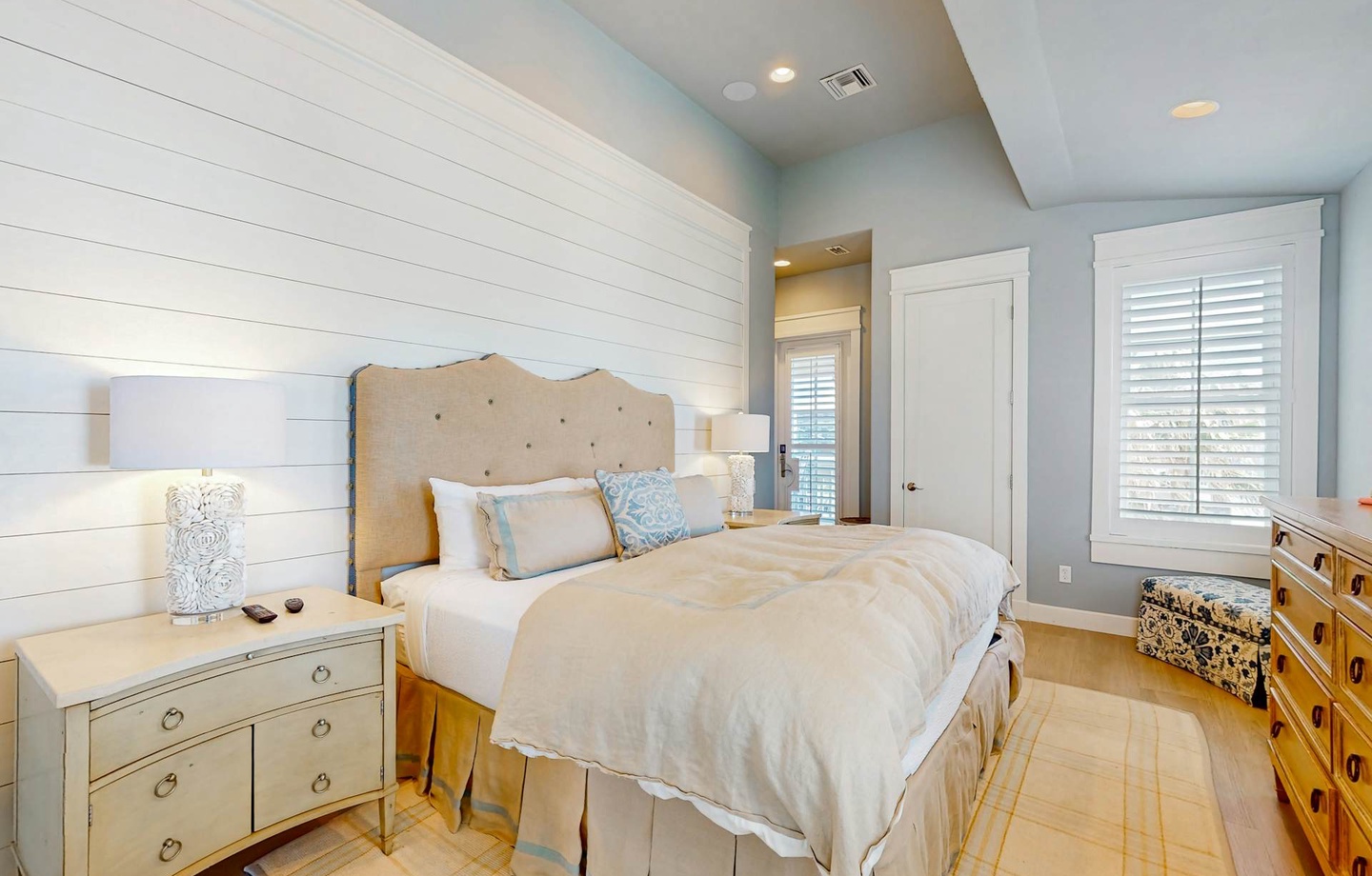 159 Sunrise Avenue | Photo 3