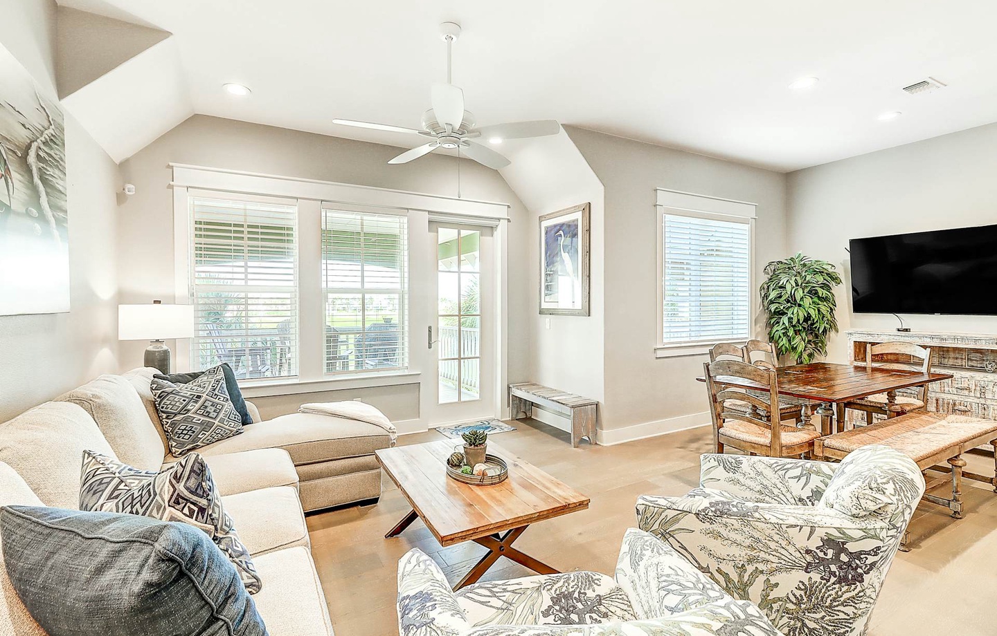 162 Sunset Avenue | Photo 2
