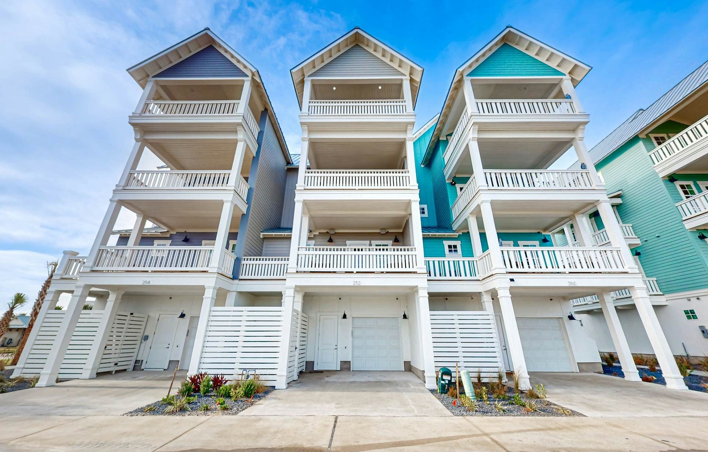 222 Sunrise Avenue | Photo 3
