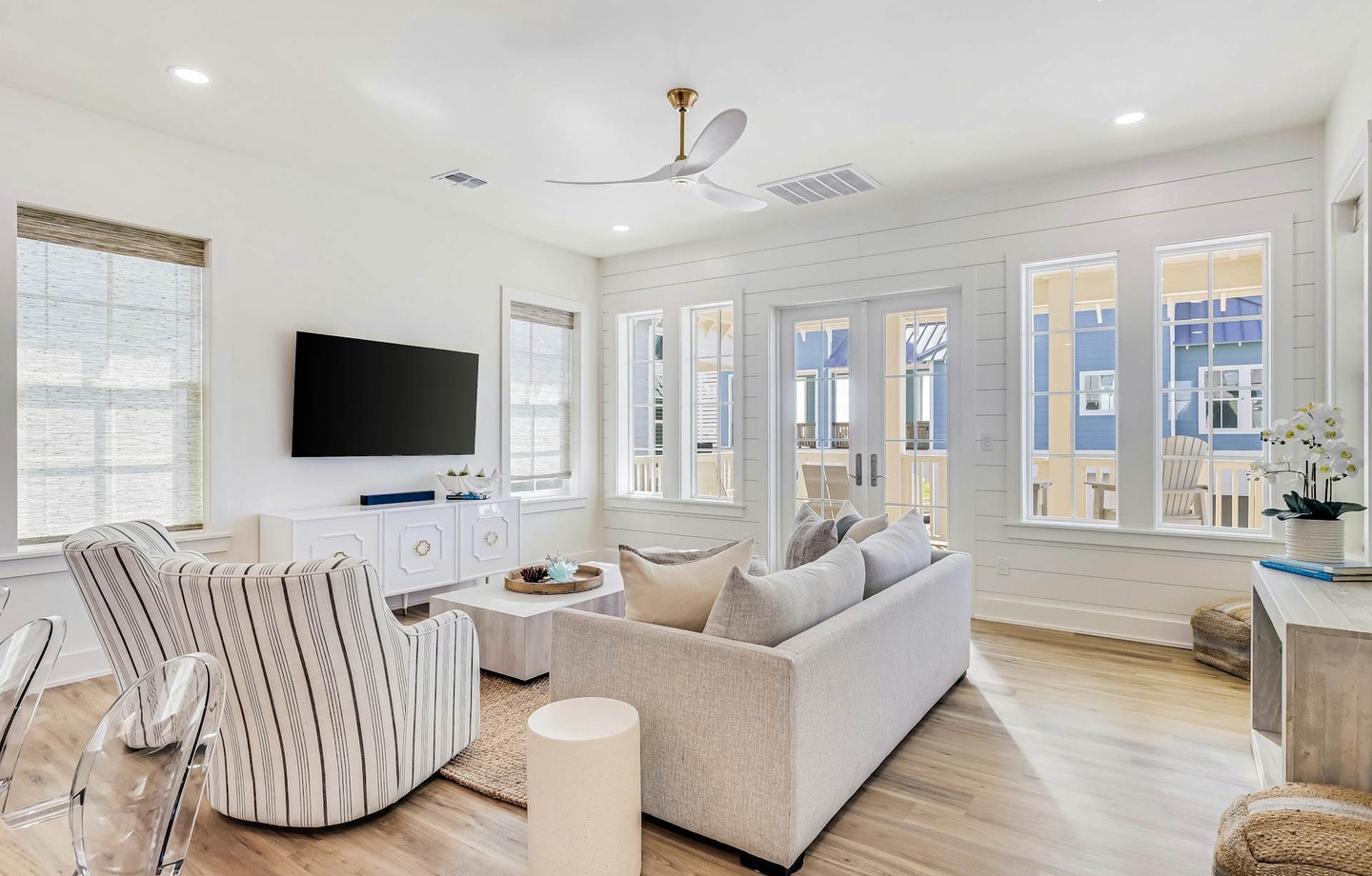 220 Sunrise Avenue | Photo 2