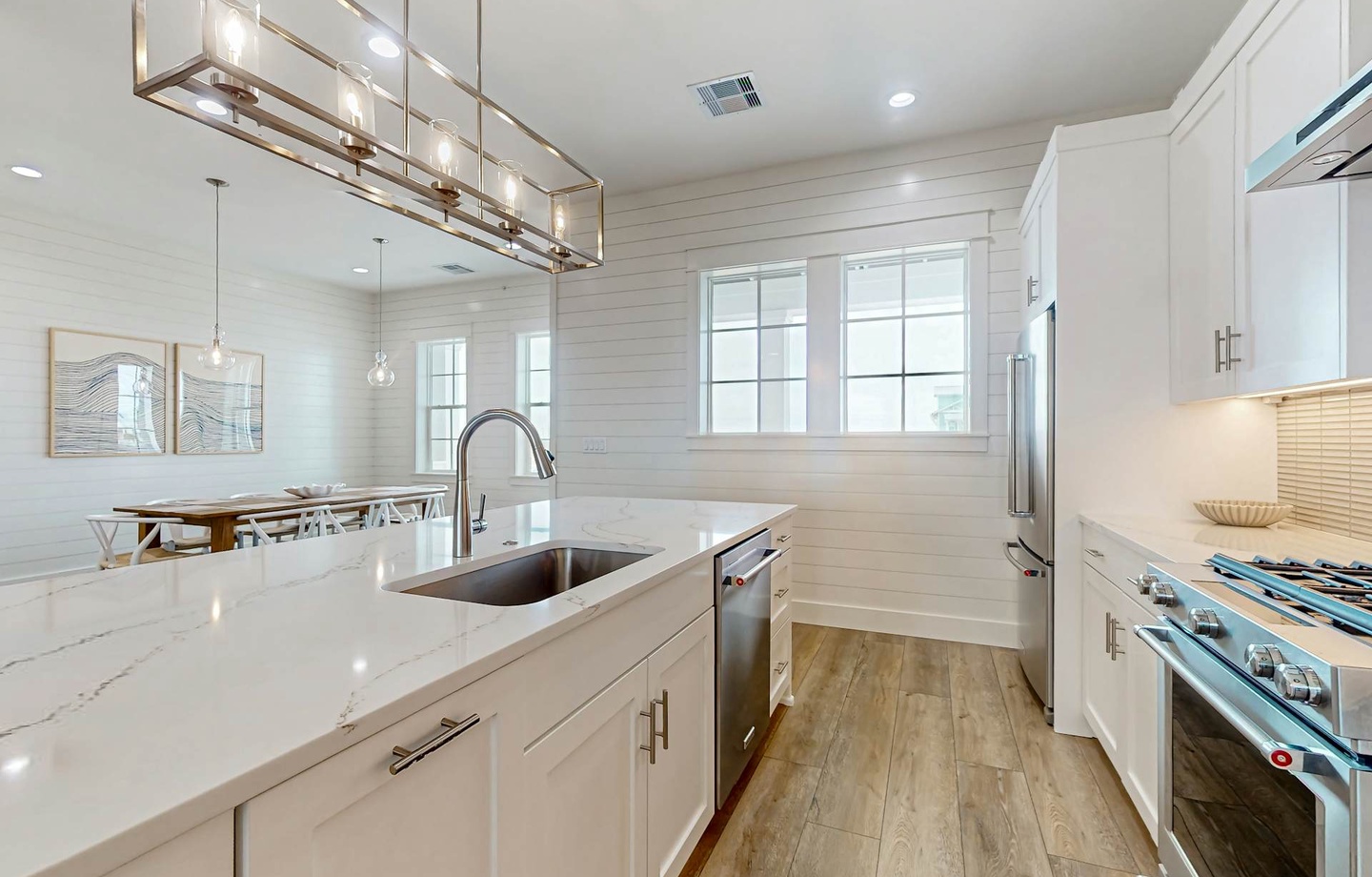 222 Sunrise Avenue | Photo 4