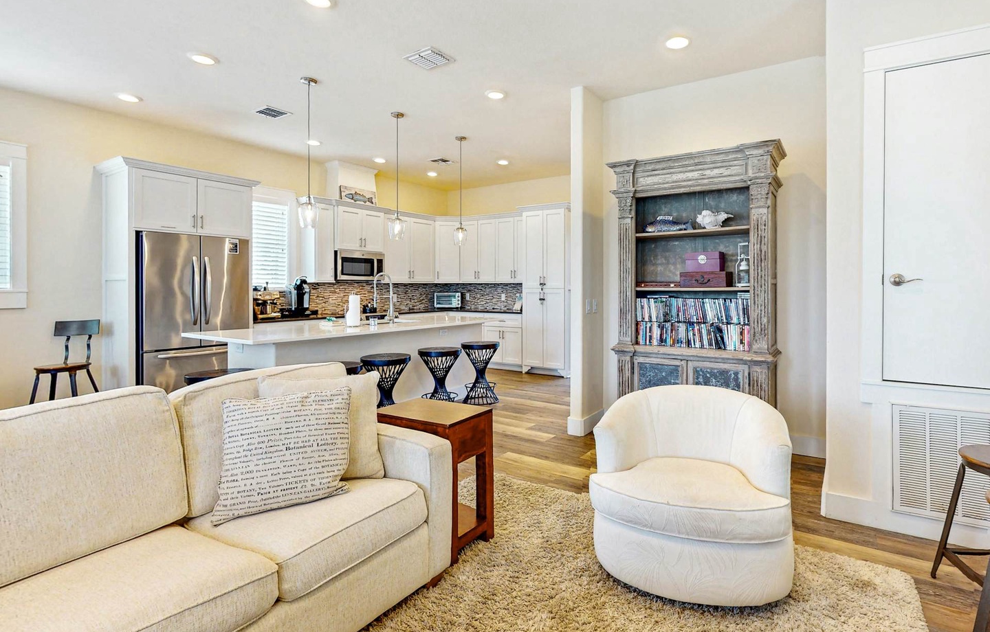 157 Sunrise Avenue | Photo 2