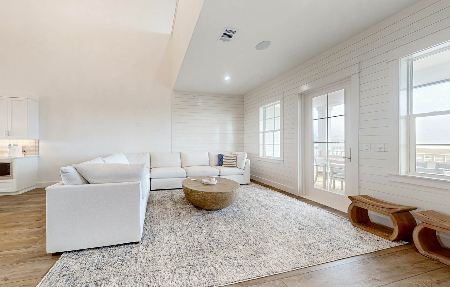 222 Sunrise Avenue | Photo 2