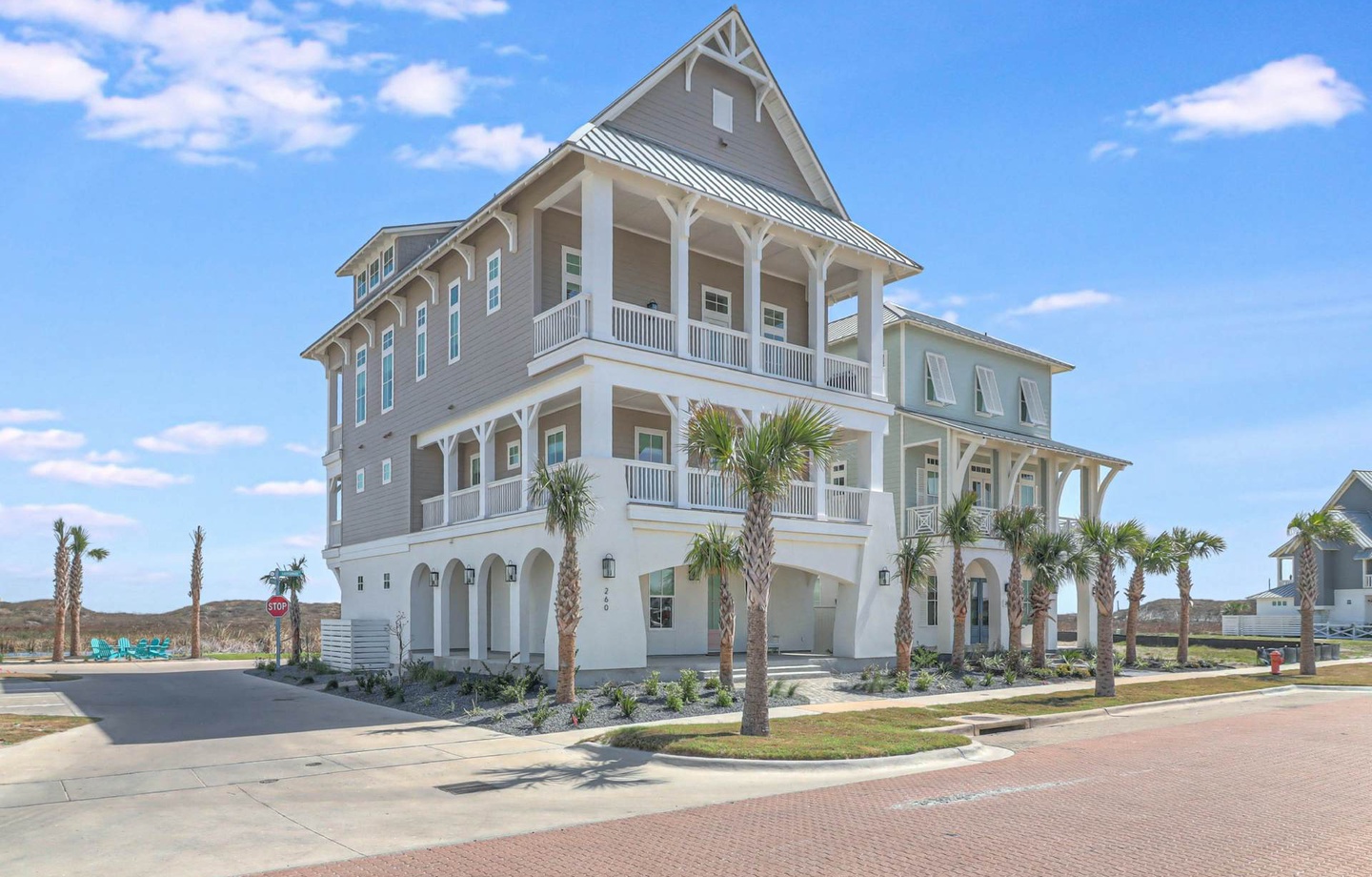 260 Sunrise Avenue | Photo 3