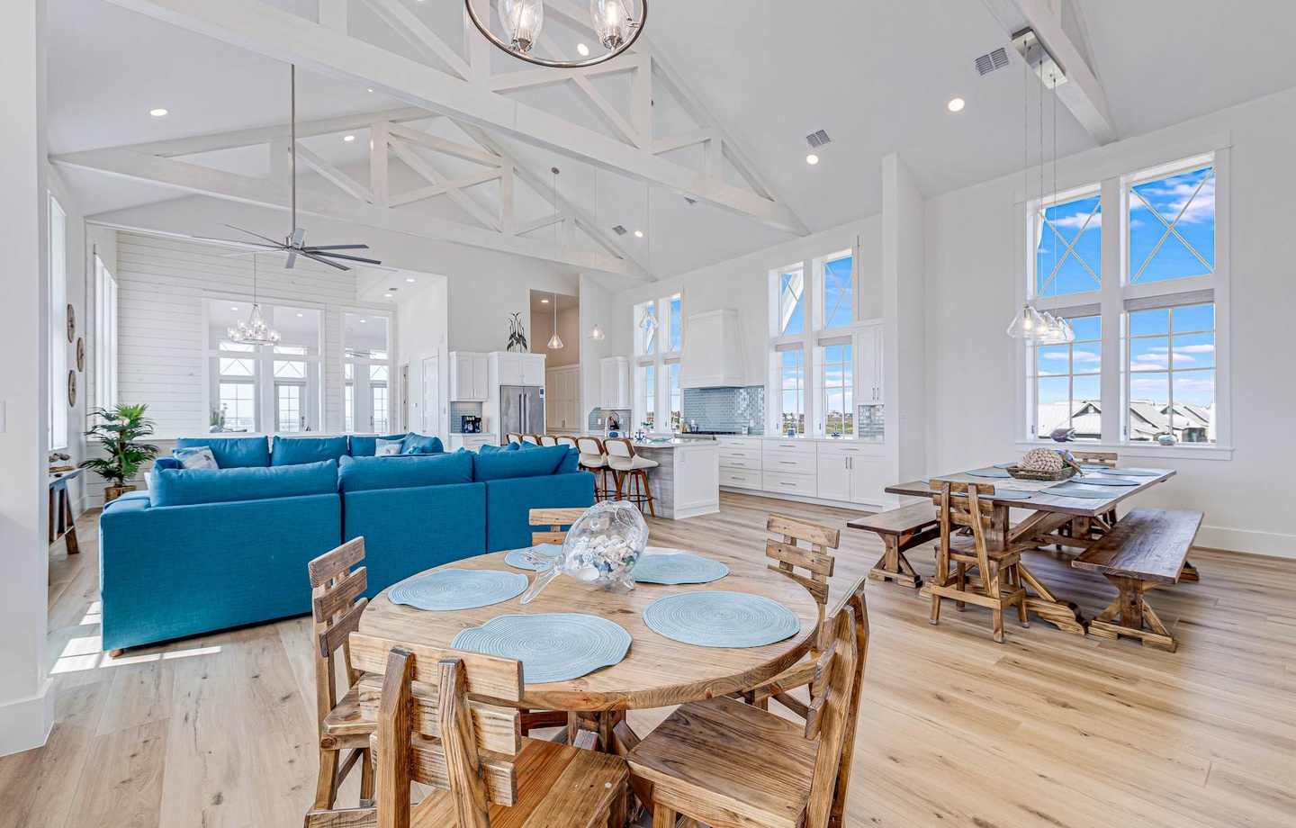 250 Sunset Avenue | Photo 5
