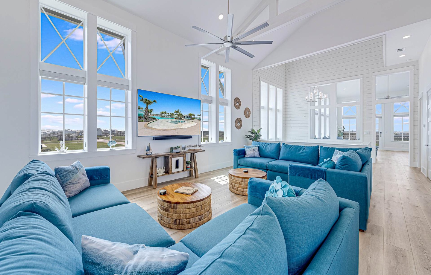 250 Sunset Avenue | Photo 4
