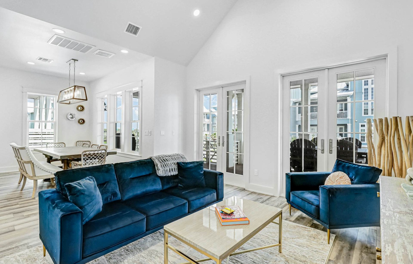 138 Sunset Avenue | Photo 2