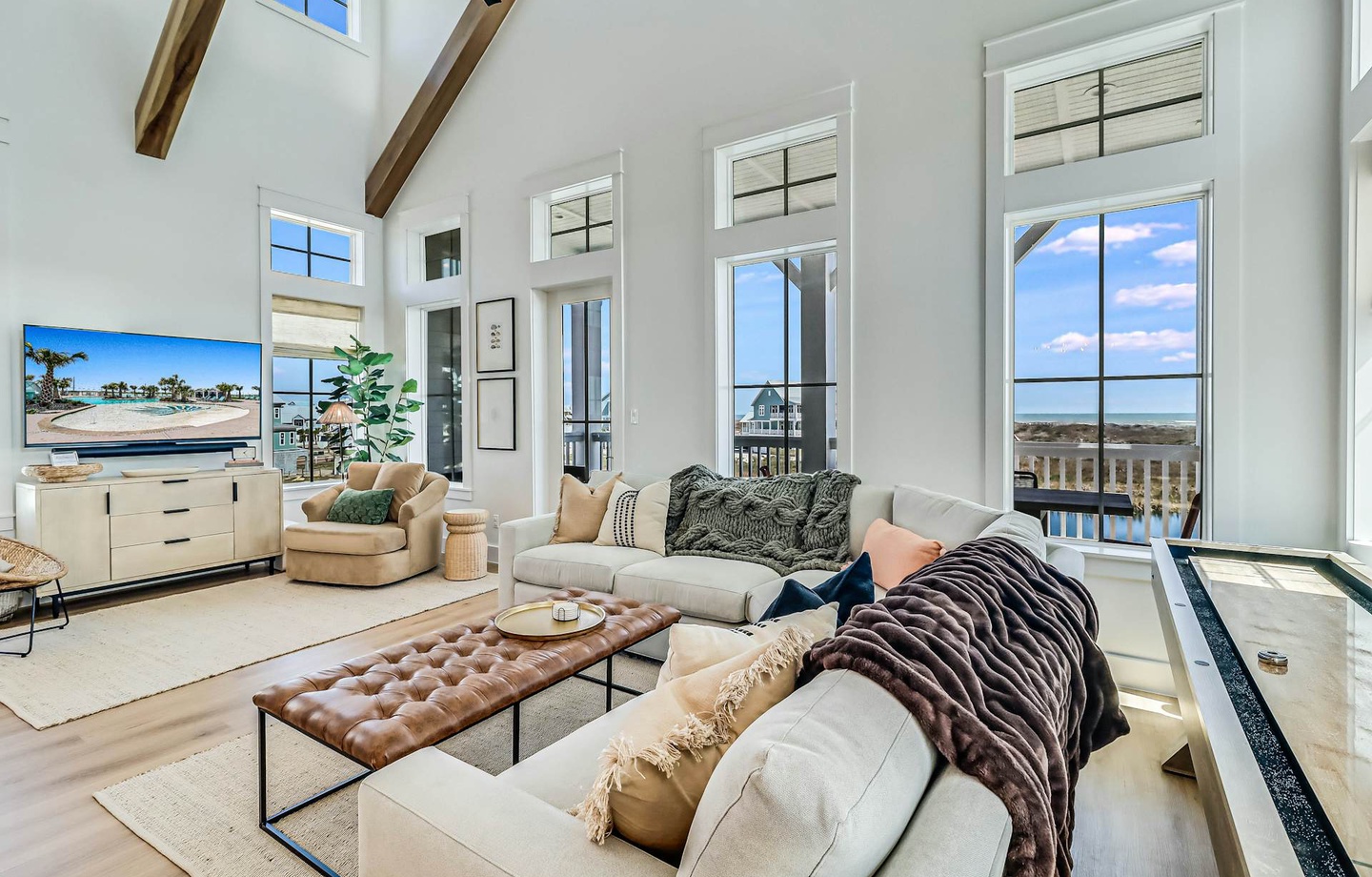 260 Sunrise Avenue | Photo 4