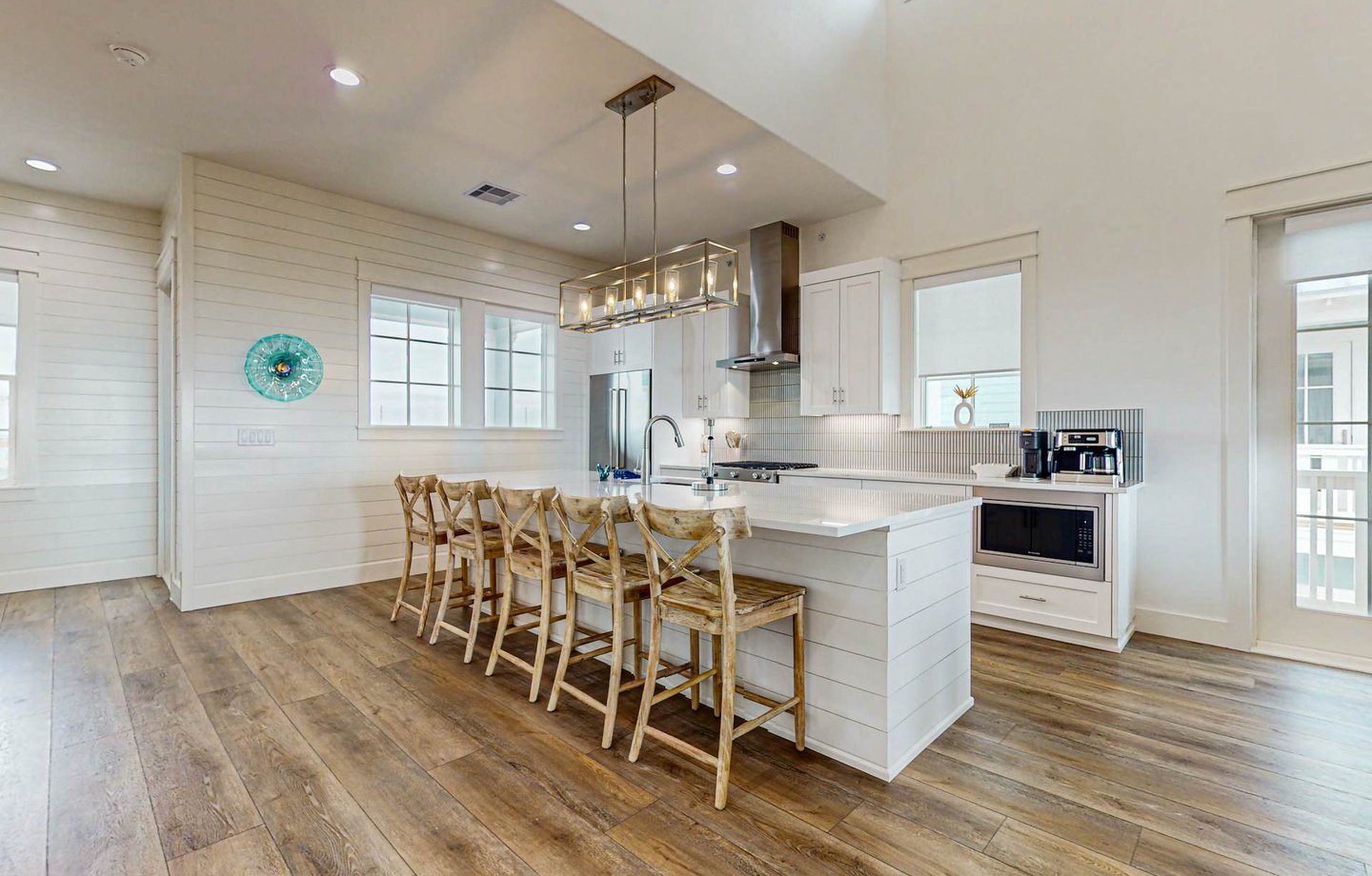 250 Sunrise Avenue | Photo 4