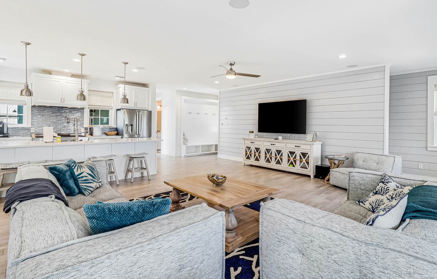 135 Sunrise Avenue | Photo 1