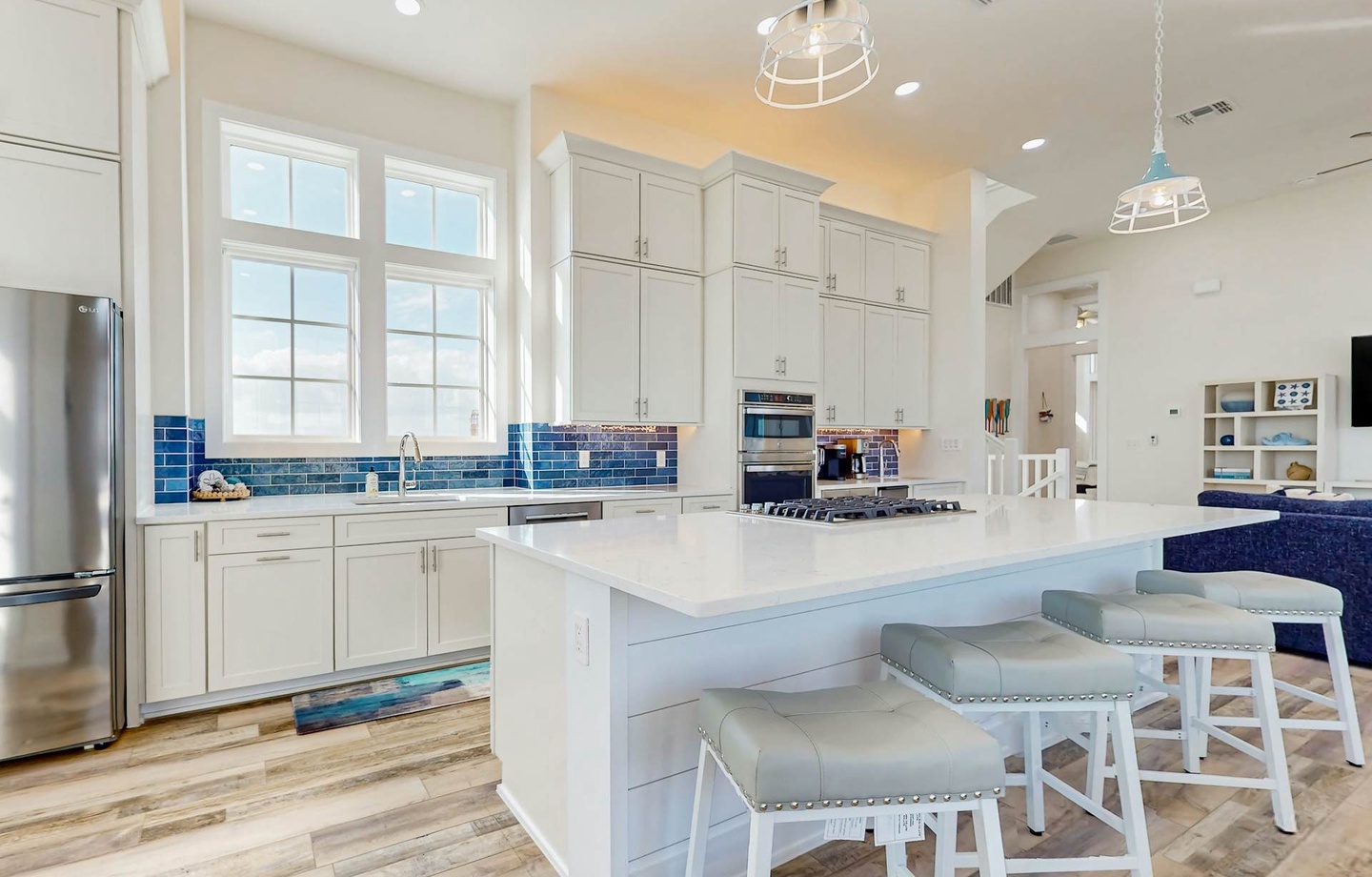 186 Sunrise Avenue | Photo 4