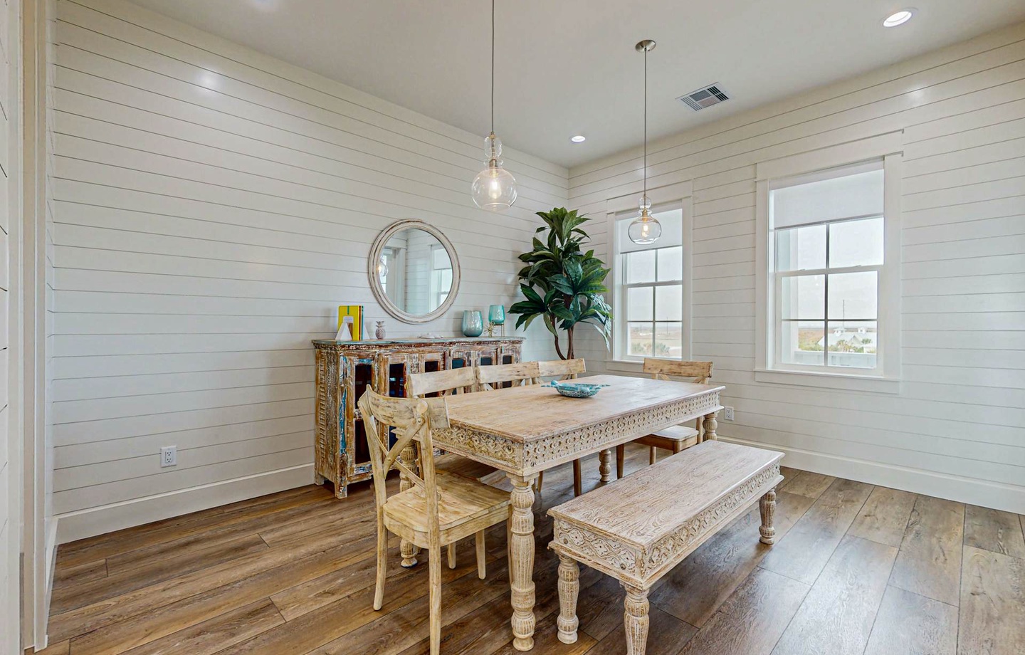 250 Sunrise Avenue | Photo 5