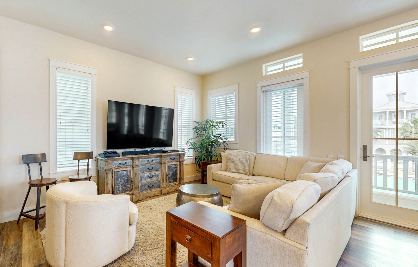 157 Sunrise Avenue | Photo 1