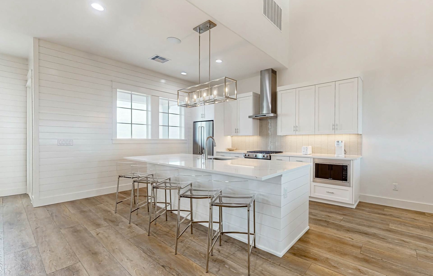 222 Sunrise Avenue | Photo 2