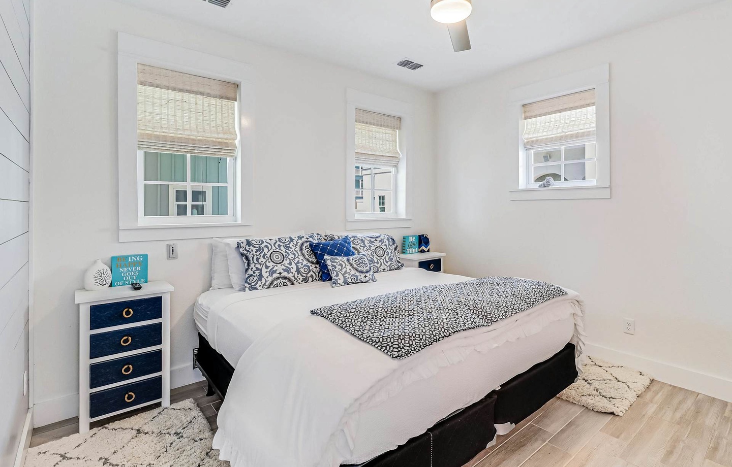 135 Sunrise Avenue | Photo 2