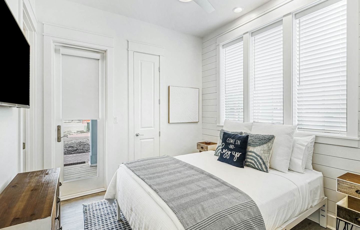 241 Sunrise Avenue | Photo 3