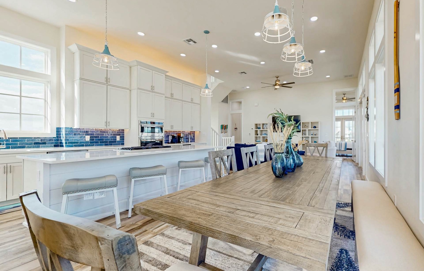 186 Sunrise Avenue | Photo 2