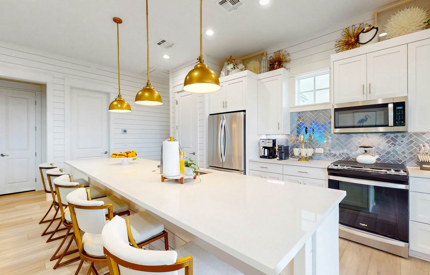 280 Sunrise Avenue | Photo 1