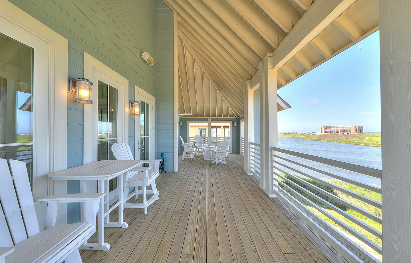 168 Sunrise Avenue | Photo 4