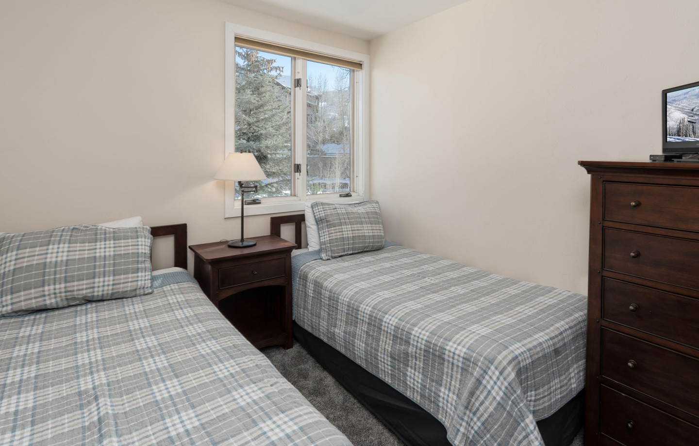 Bedroom with Two Twins