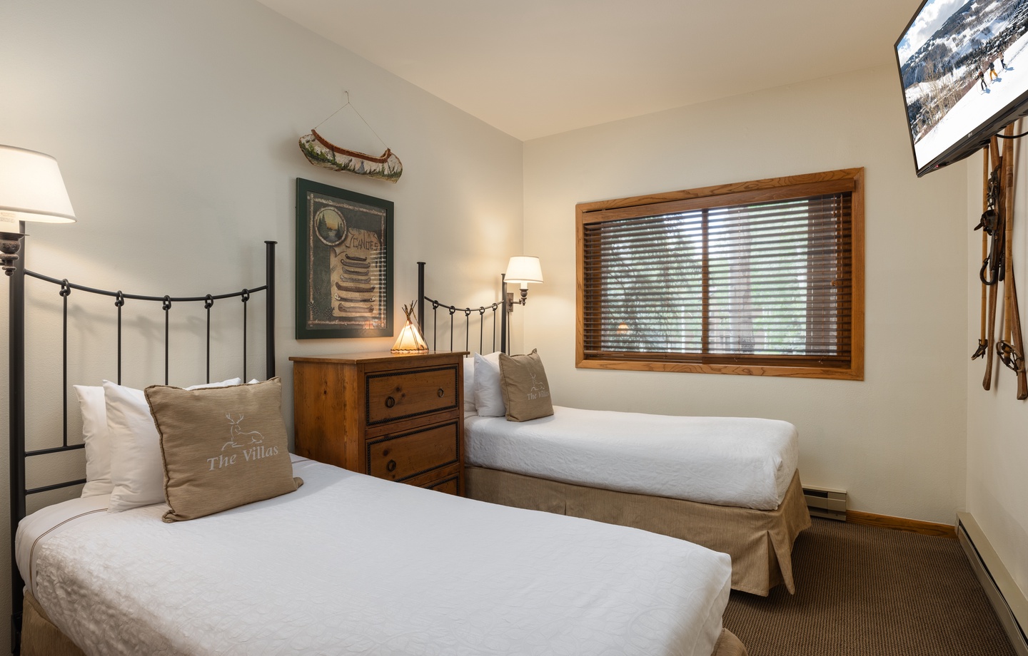 Bedroom with Two Twins