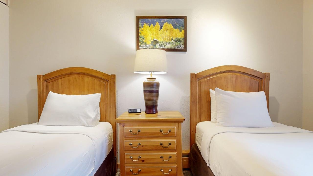 Bedroom with Two Twins