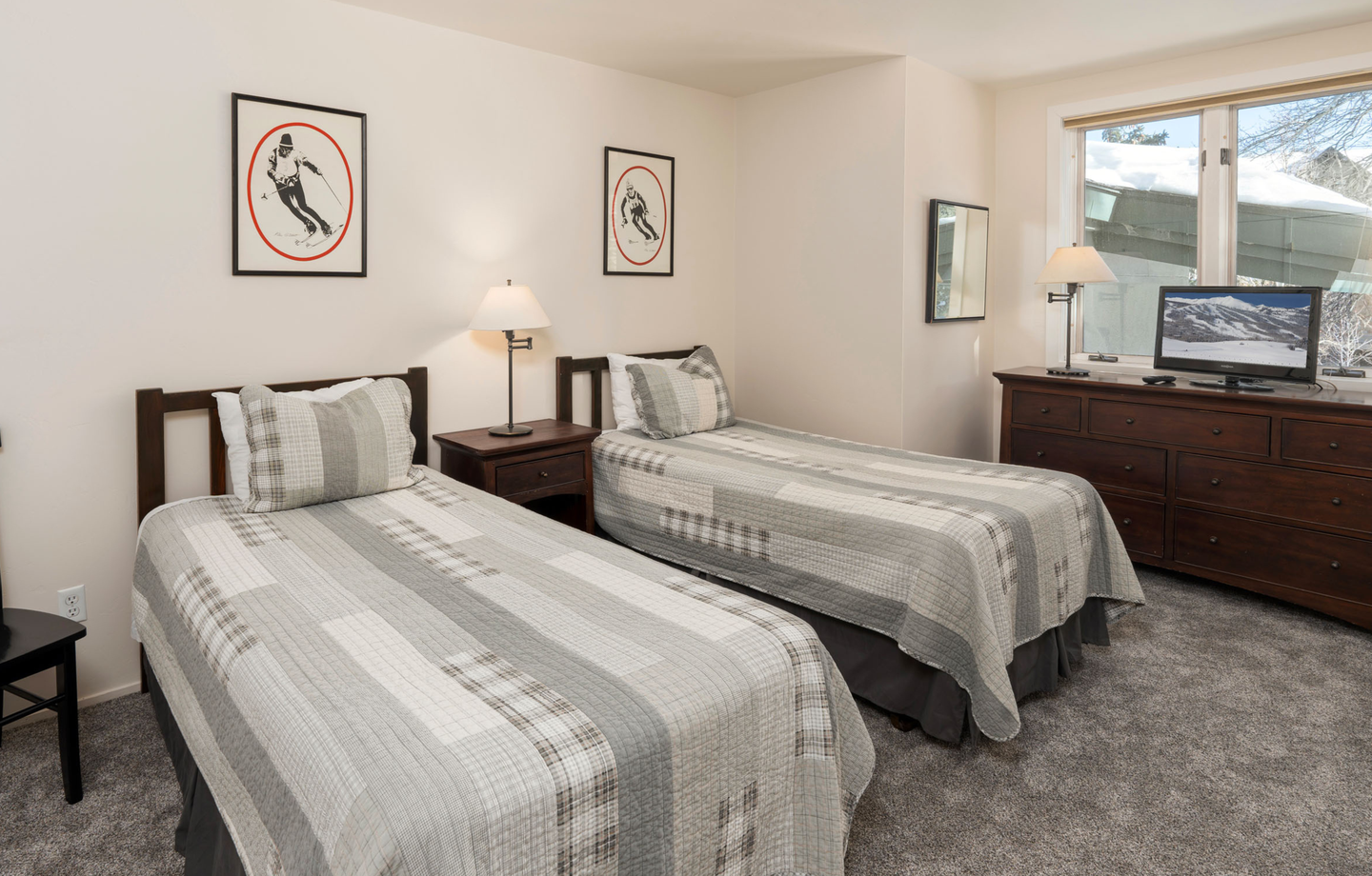 Bedroom with Two Twins