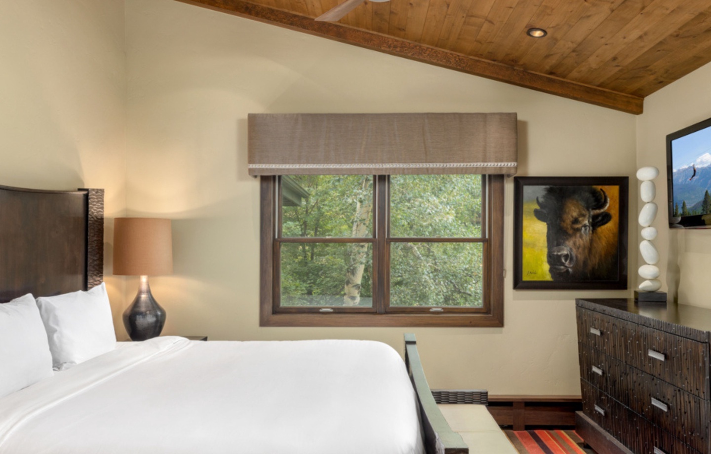 Leaf 103 - Master Bedroom