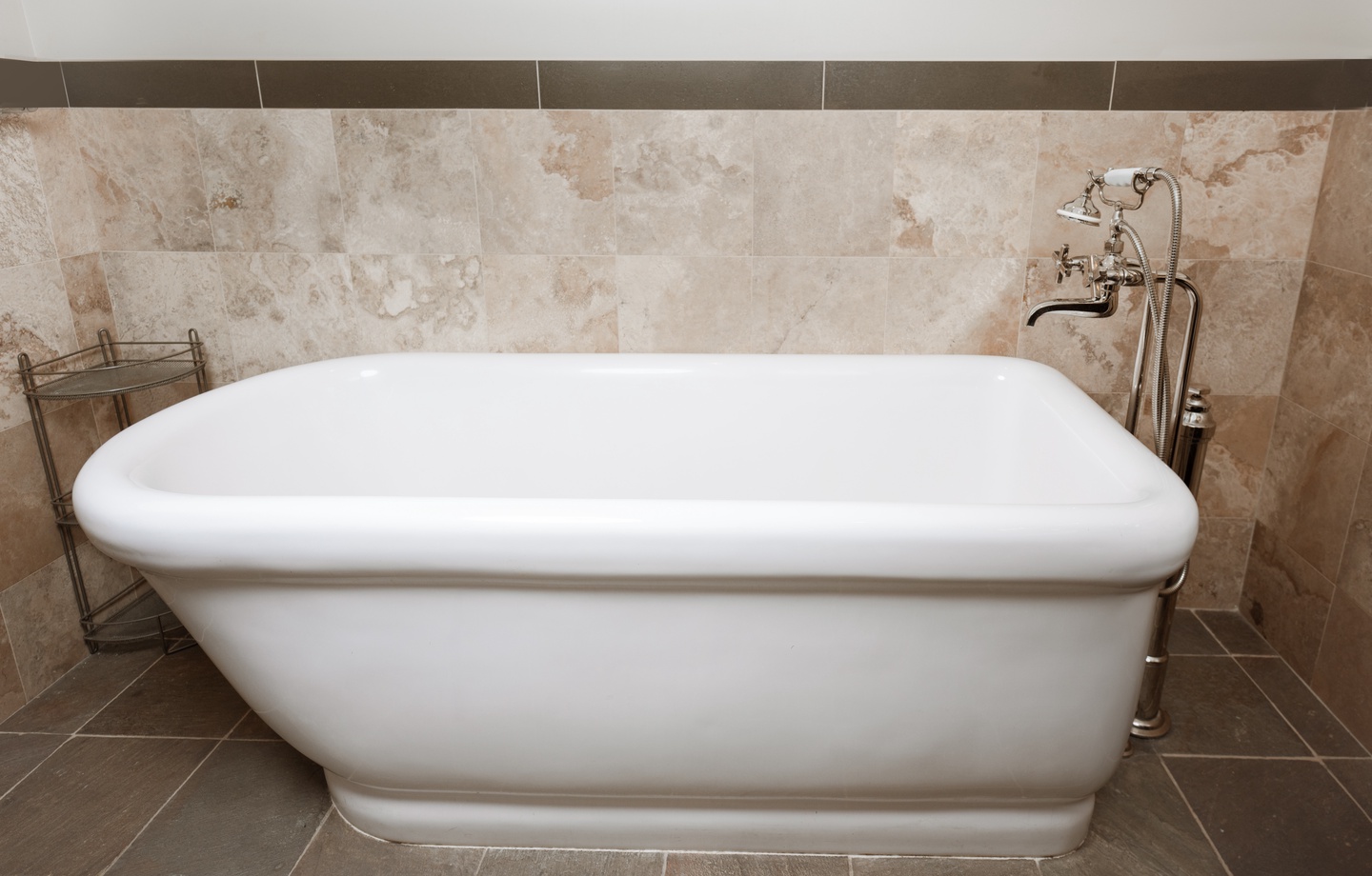 Bath tub