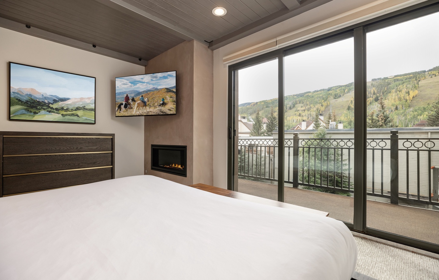 Landmark 218 | Photo 3