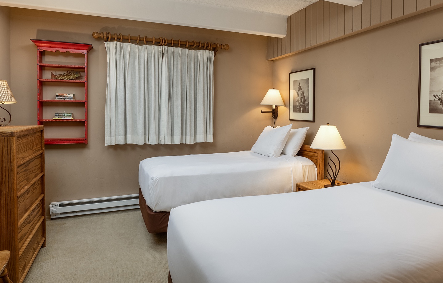 Bedroom with Twin Beds