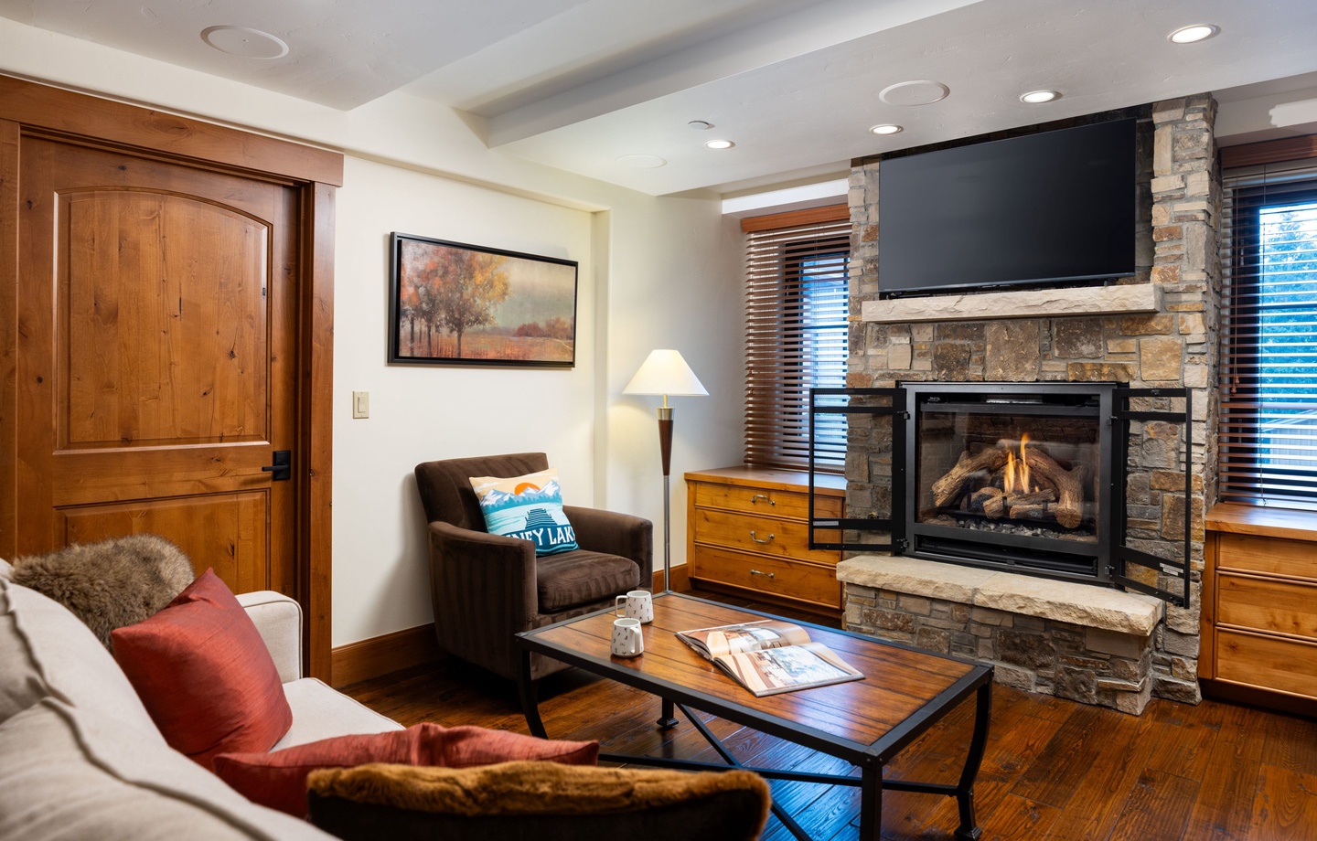 Landmark 306 | Photo 2