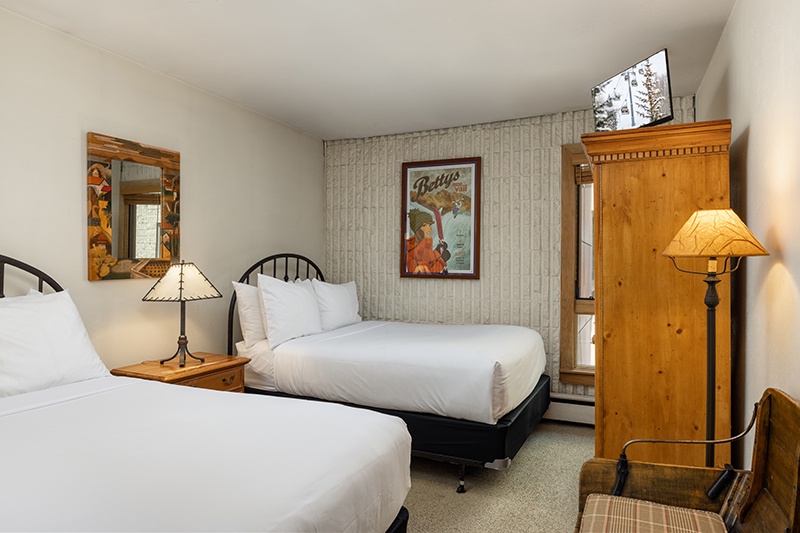 Bedroom with Twin Beds