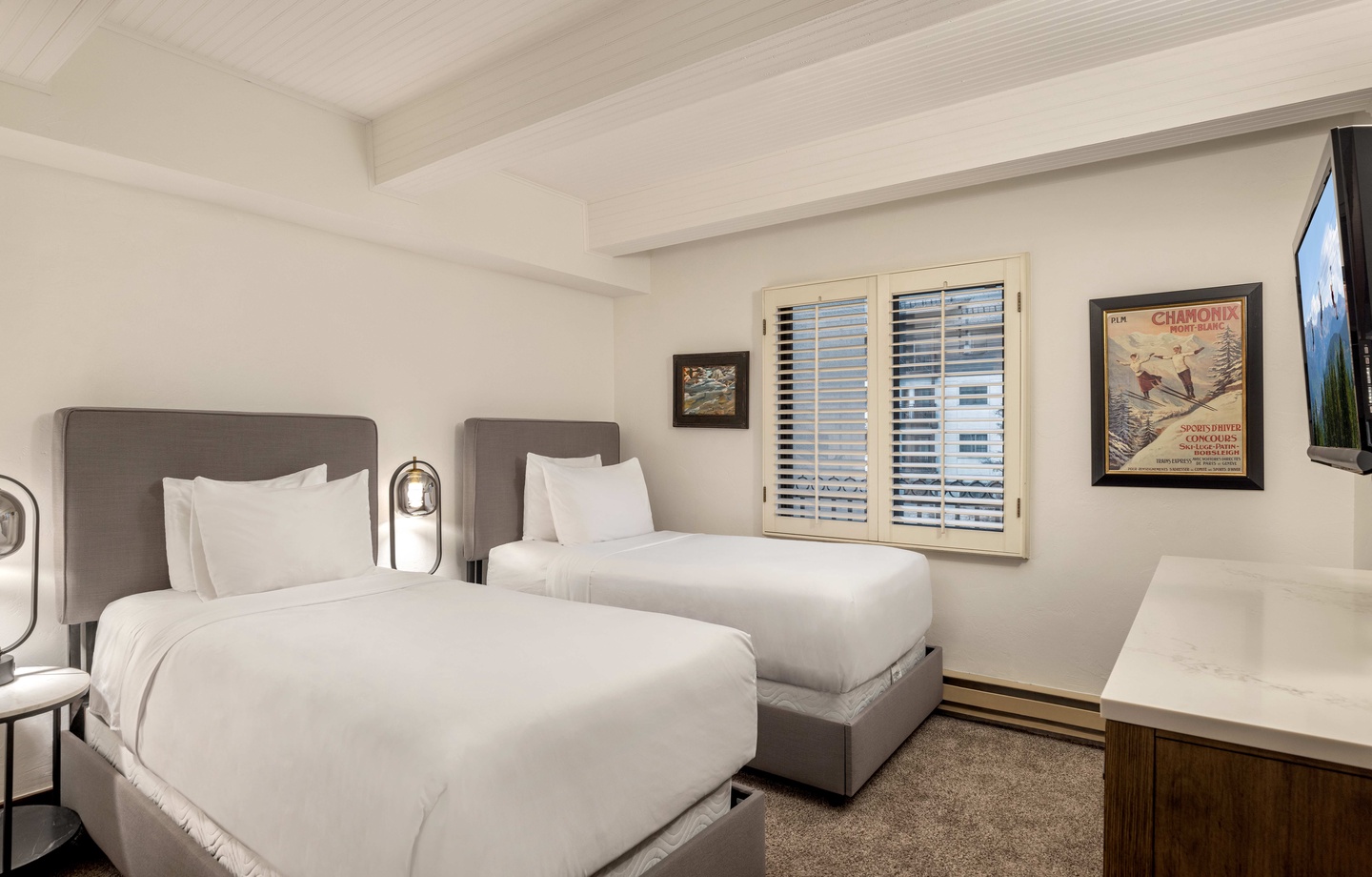 Bedroom with Twin Beds