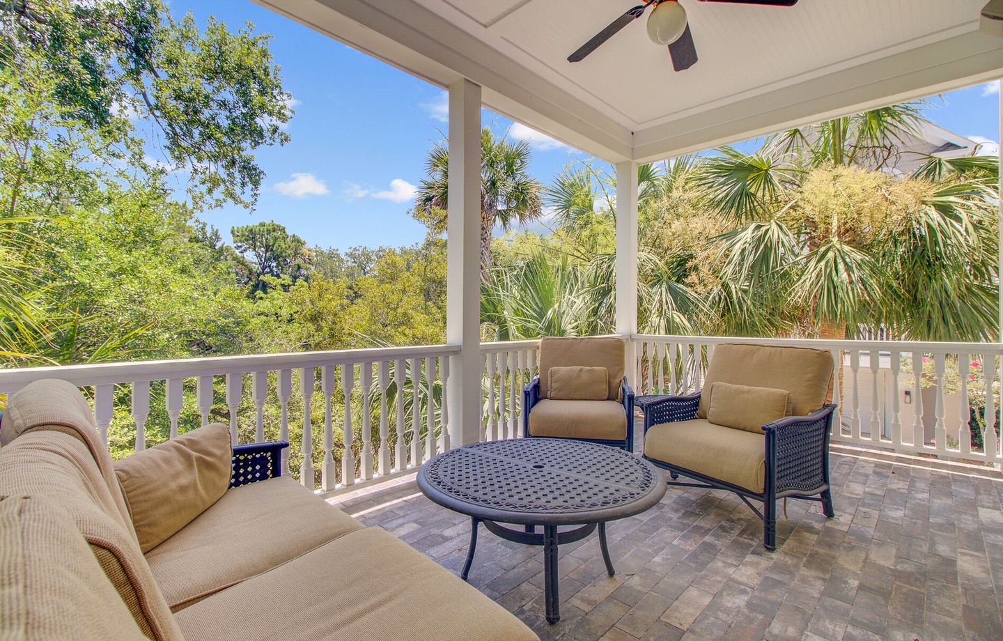 Commons Court 21 by Wild Dunes