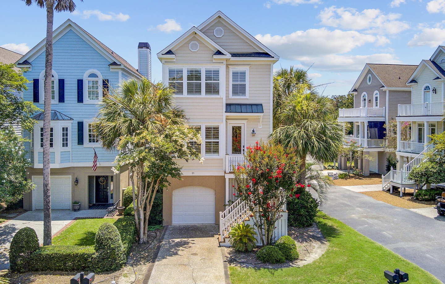 Commons Court 21 by Wild Dunes